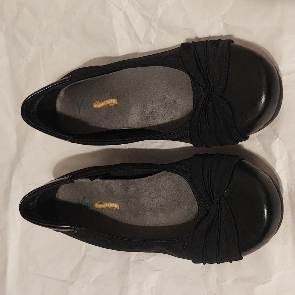 Yuu Memory Foam women's shoes